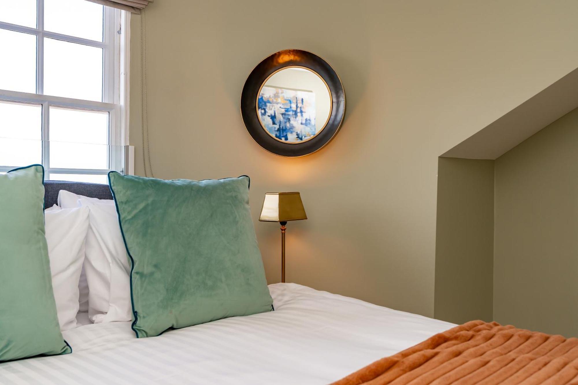 Dragon Suites Luxury Apartments At 9 Albyn Place Édimbourg Extérieur photo